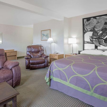 ซูเปอร์ 8 บาย วินด์แฮม ฮาฟเร Hotel แฮเวอร์ ภายนอก รูปภาพ
